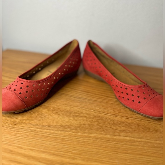 Gabor Ruffle Punched Detail Flats - Picture 3 of 8